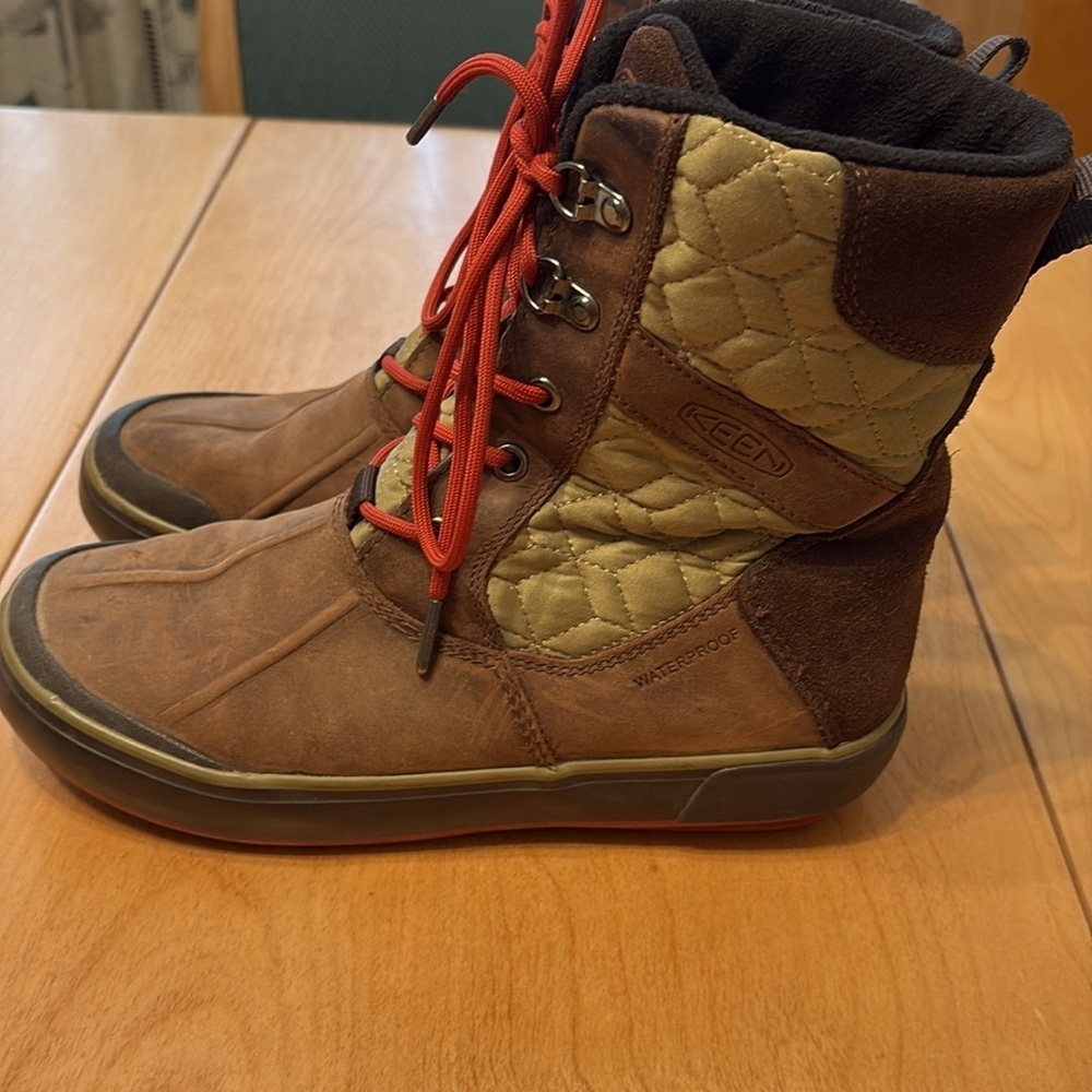 KEEN Elsa II Women’s Quilted Leather Boots.  Size 7 - Picture 3 of 10